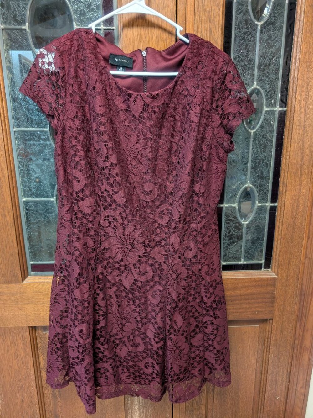 Womens cap sleeves, fully lined lace dress, size XLarge